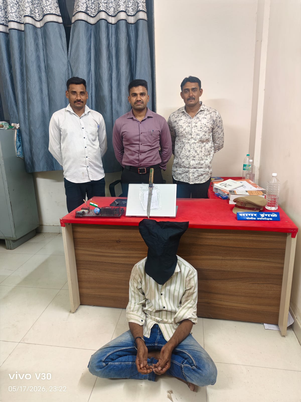 उमरखेड शहरात फायटर घाव (चाकु) घेवुन फिरणाऱ्यास इसमास घेतले ताब्यात