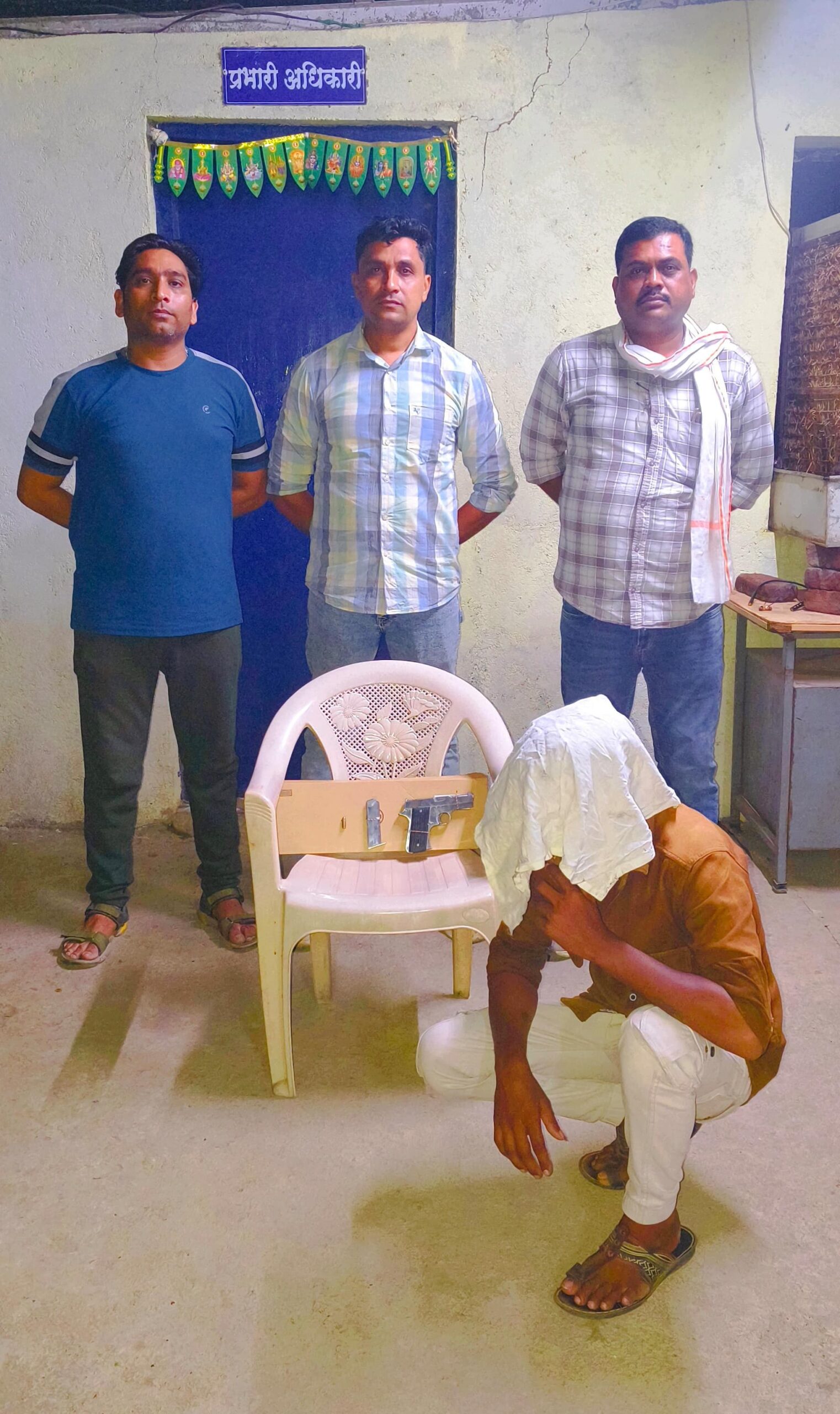 गावठी बनावटीचा देशी पिस्टल बाळगणा-या इसमांस महागांव पो स्टे हददीतून अटक