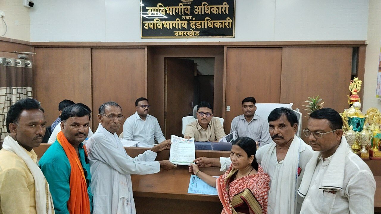 मागील २१ वर्षापासून देवसरी येथील पूरग्रस्त नागरिकांचा पुनर्वसन करण्यासाठी संघर्ष सुरूच! सरपंच मीनाक्षी सावतकर