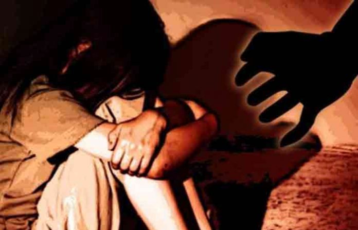 अल्पवयीन मुलीची छेड काढल्याचा जाब विचारल्याने भावावर कोयत्याने प्राणघातक हल्ला