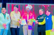 खाकी वर्दीतील देवमाणूस अमोल गुंडे यांना राज्यस्तरीय  पुरस्कार देण्यात सन्मानित केले.